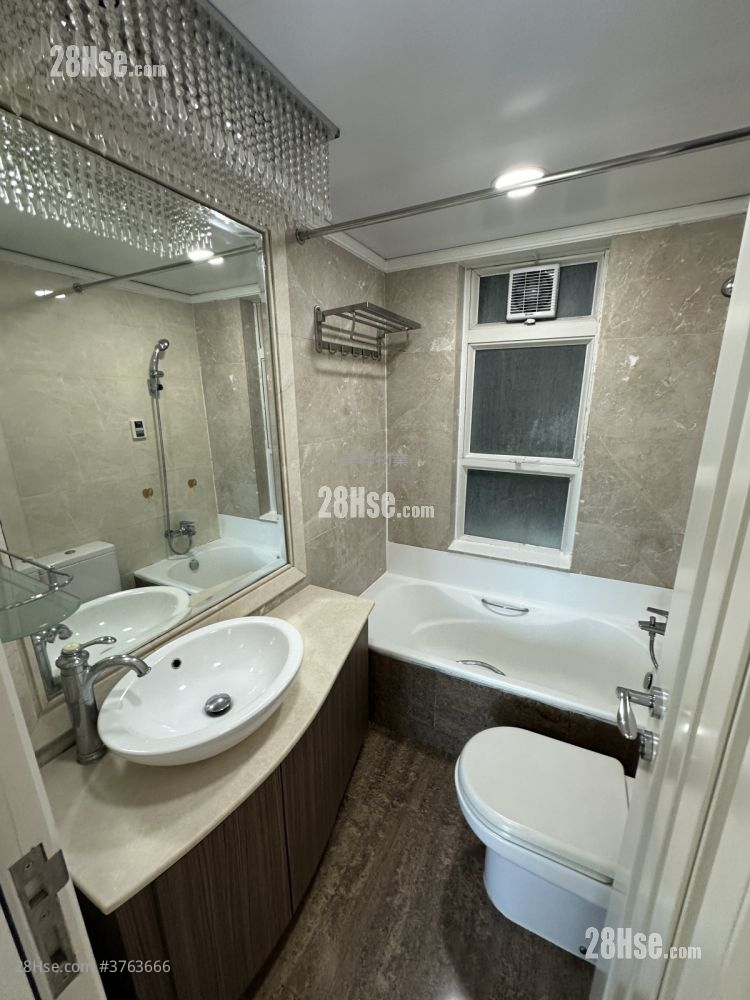 领峰 售盘 3 房 , 2 浴室 730 平方尺