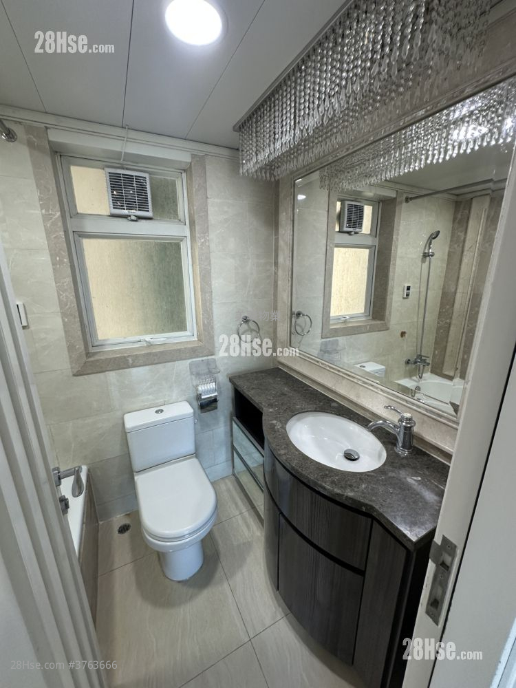 领峰 售盘 3 房 , 2 浴室 730 平方尺