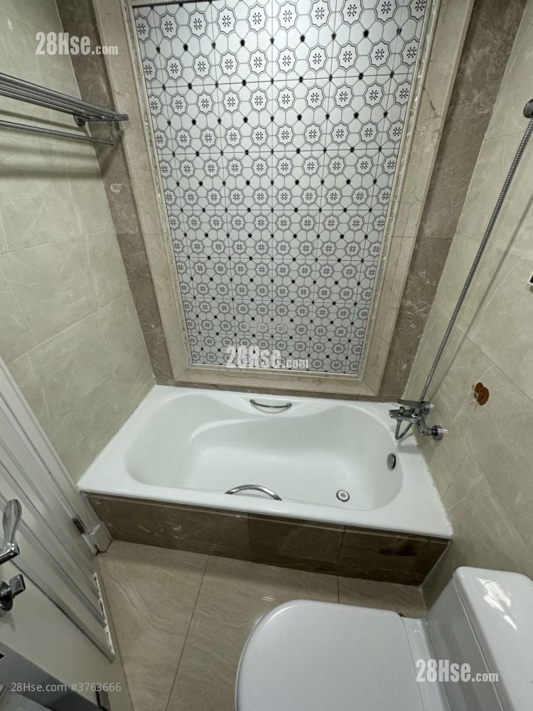 领峰 售盘 3 房 , 2 浴室 730 平方尺