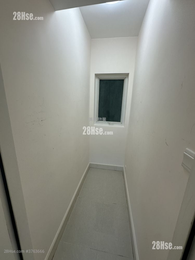 领峰 售盘 3 房 , 2 浴室 730 平方尺