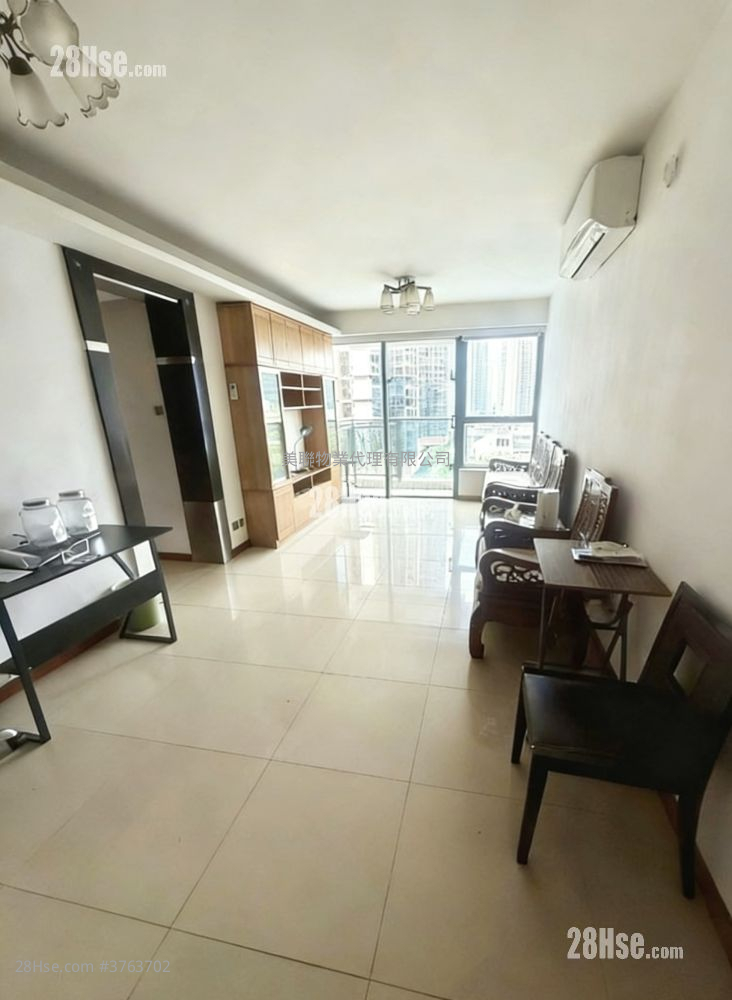 Residence Oasis Sell 4 Bedrooms 763 ft²
