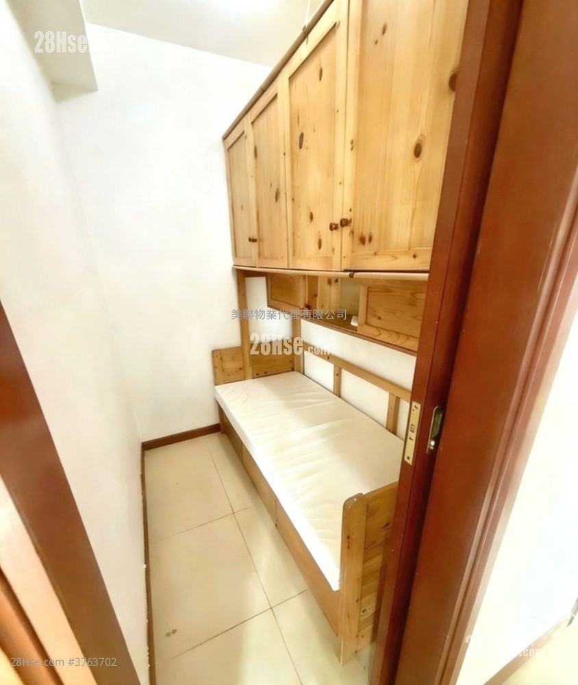 Residence Oasis Sell 4 Bedrooms 763 ft²