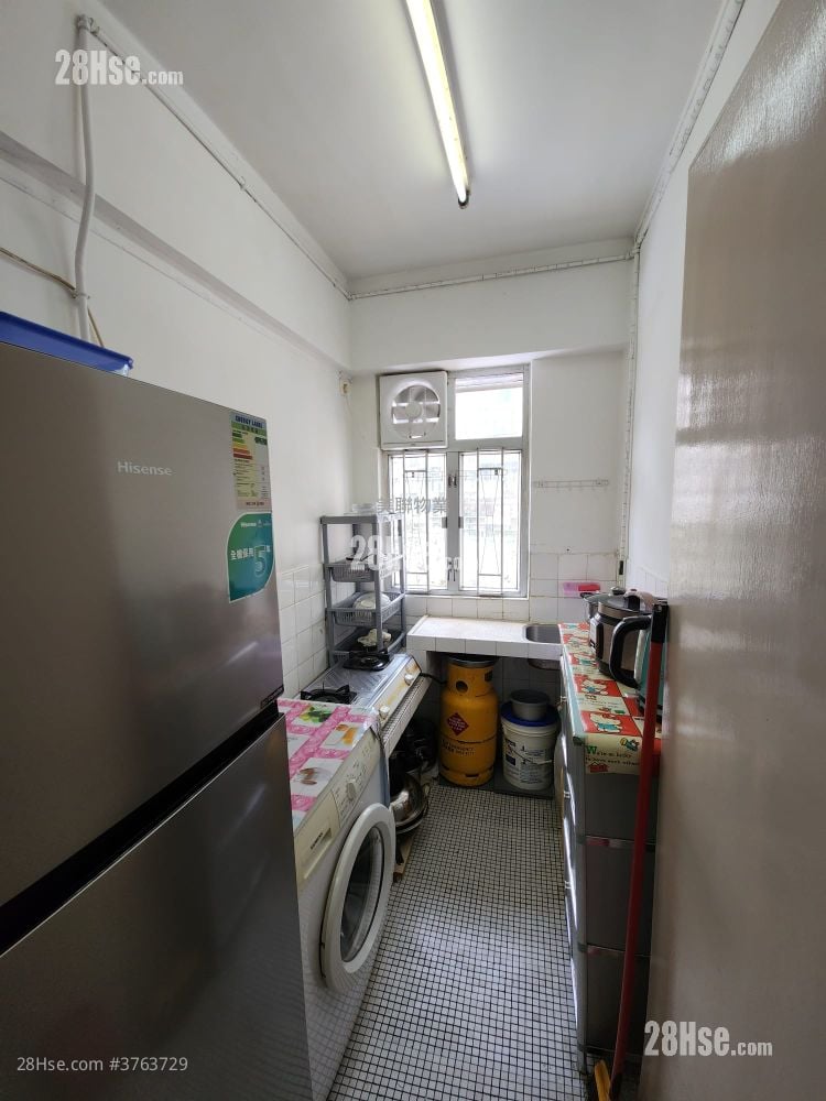 Kwai Ying Building Sell 2 Bedrooms , 1 Bathroom 428 ft²