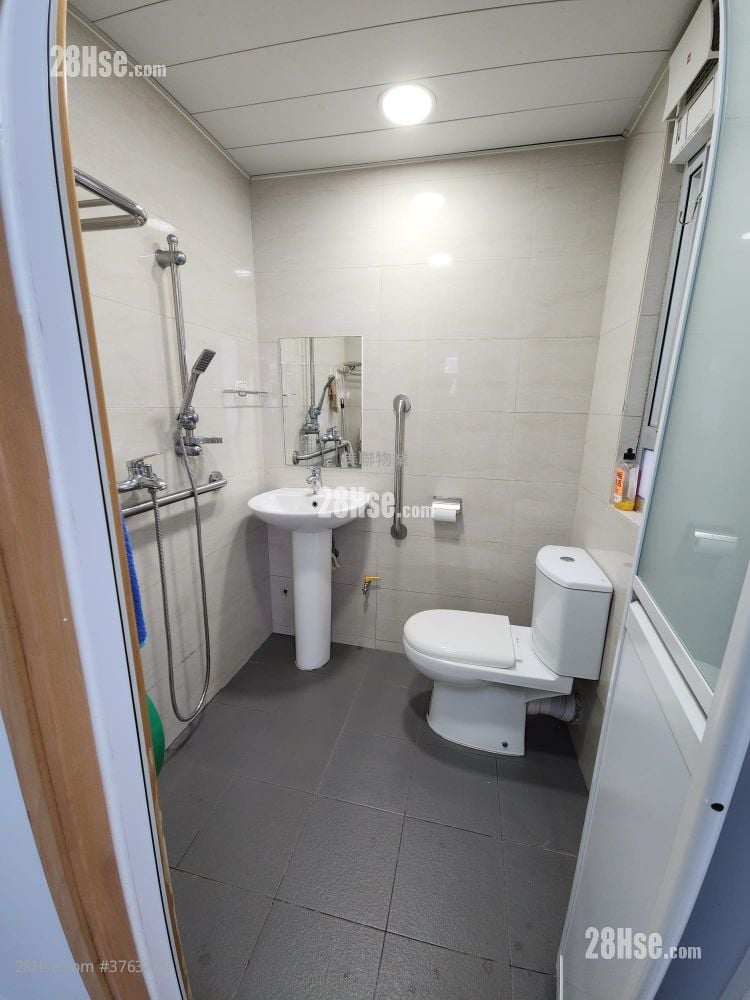 Kwai Ying Building Sell 2 Bedrooms , 1 Bathroom 428 ft²