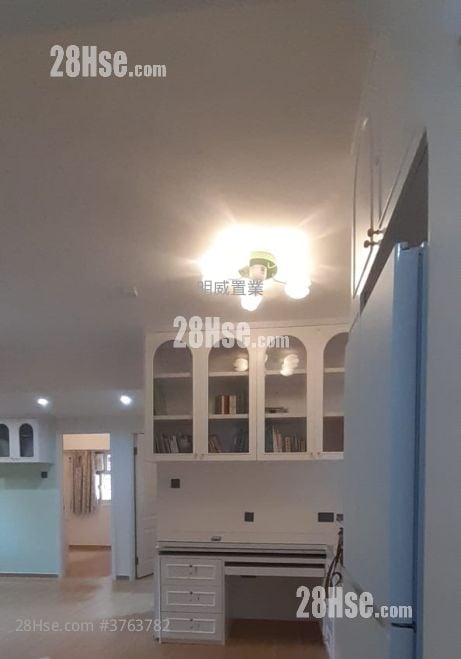 Yan On Building Sell 2 Bedrooms