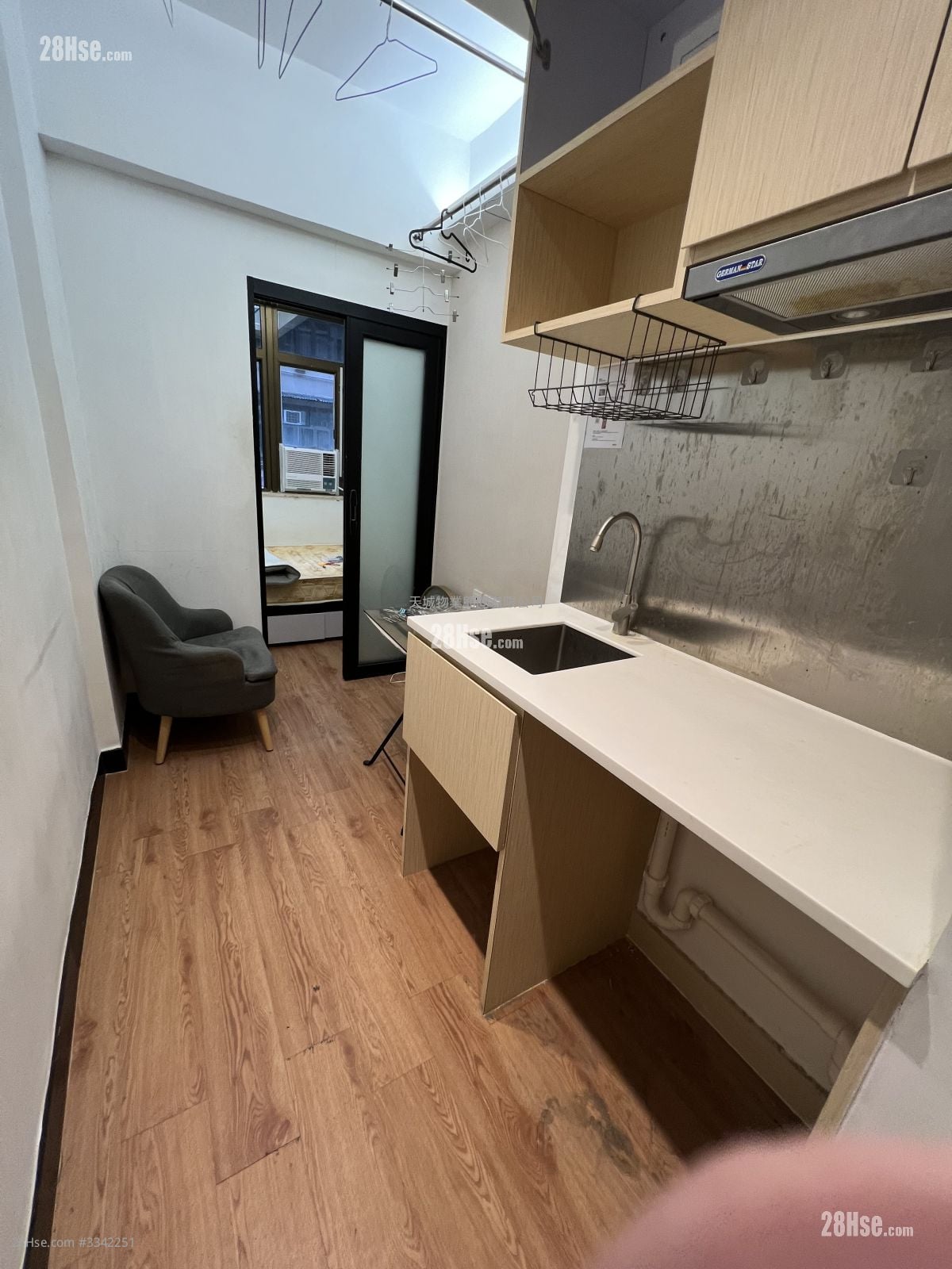 Windsor Mansion Rental Studio , 1 Bathroom 200 ft²