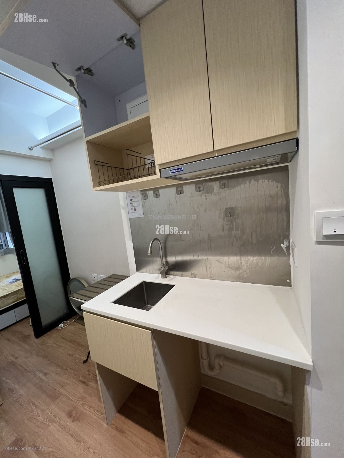 Windsor Mansion Rental Studio , 1 Bathroom 200 ft²