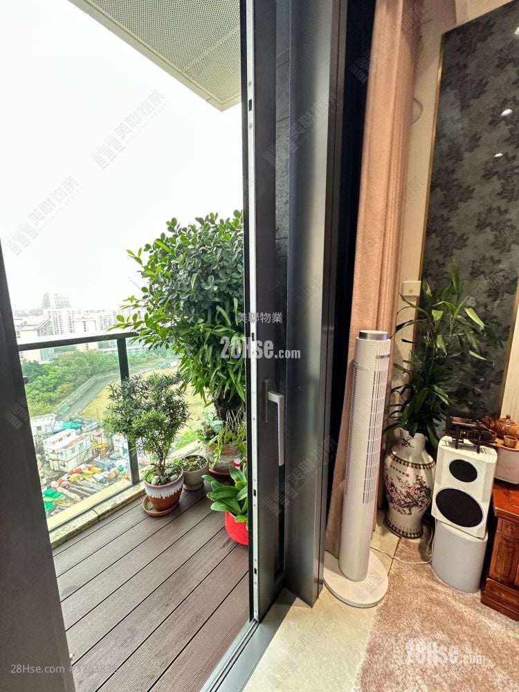 Ultima Sell 902 ft²