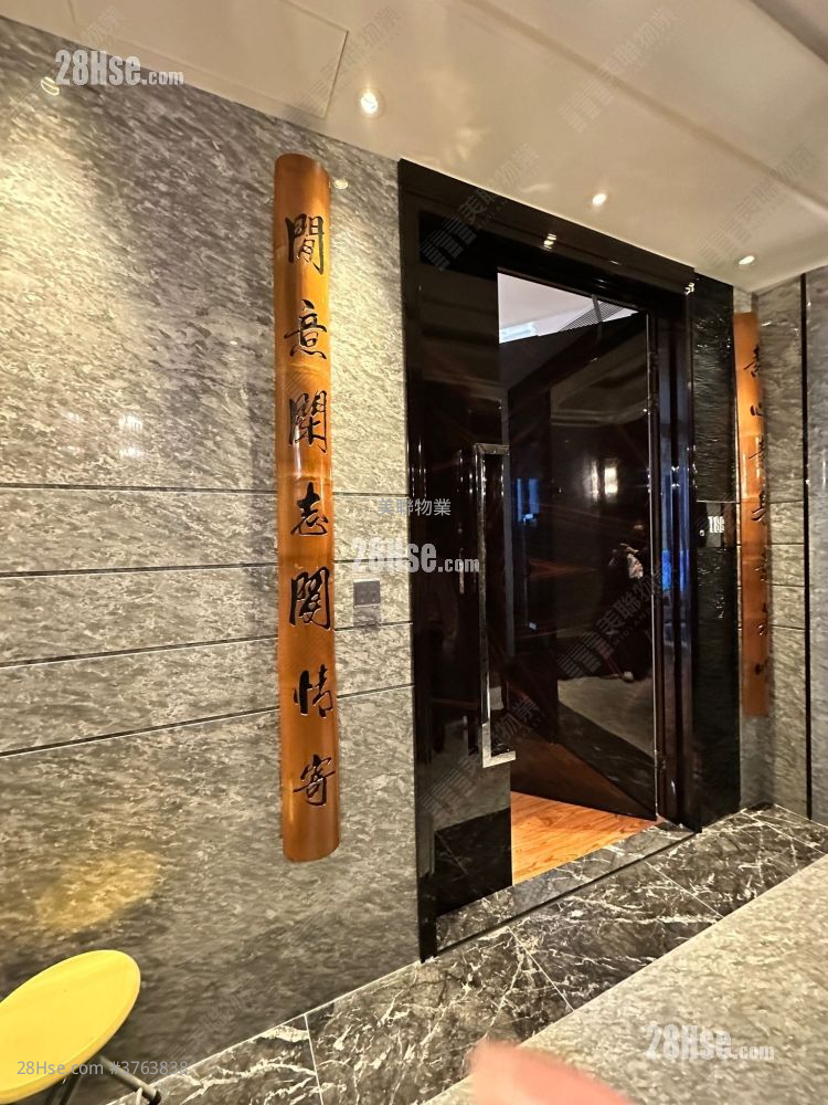 Ultima Sell 902 ft²