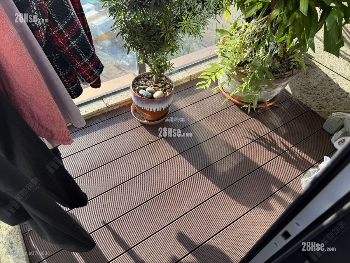 Ultima Sell 902 ft²