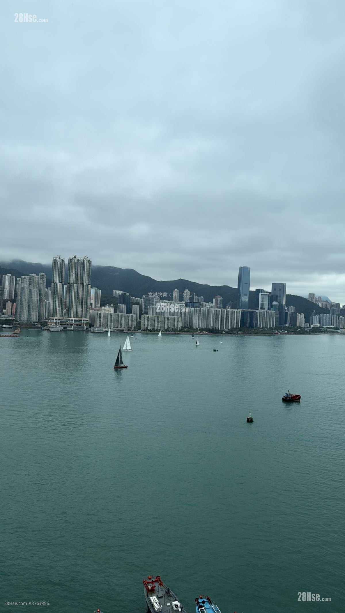 The Coast Line Rental 3 Bedrooms , 2 Bathrooms 707 ft²