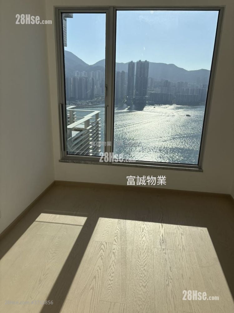 The Coast Line Rental 3 Bedrooms , 2 Bathrooms 707 ft²