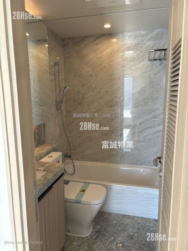 The Coast Line Rental 3 Bedrooms , 2 Bathrooms 707 ft²