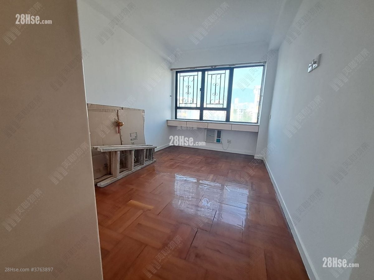 Grandeur Villa Sell 1,037 ft²