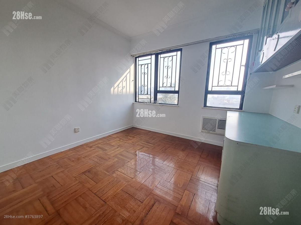 Grandeur Villa Sell 1,037 ft²