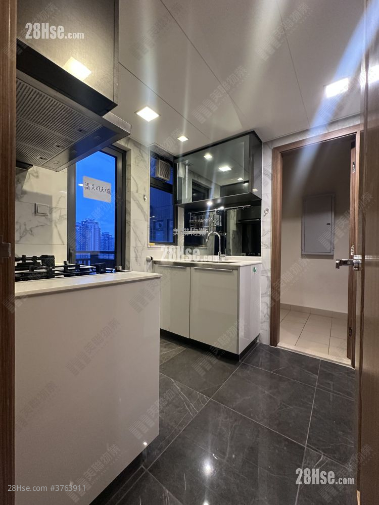 Grand Yoho Sell 3 Bedrooms , 1 Bathroom 777 ft²