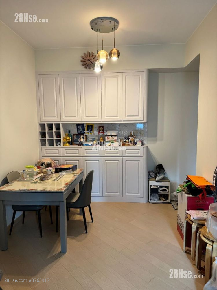 Grand Central Sell 593 ft²