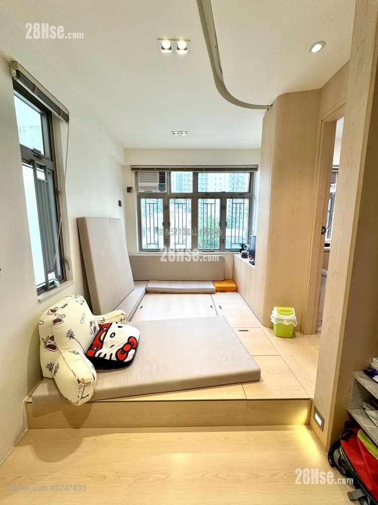 Che Cheung Building Sell 2 Bedrooms , 1 Bathroom