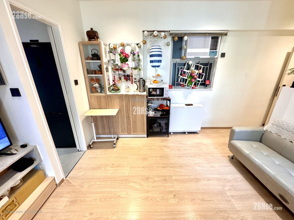 Che Cheung Building Sell 2 Bedrooms , 1 Bathroom