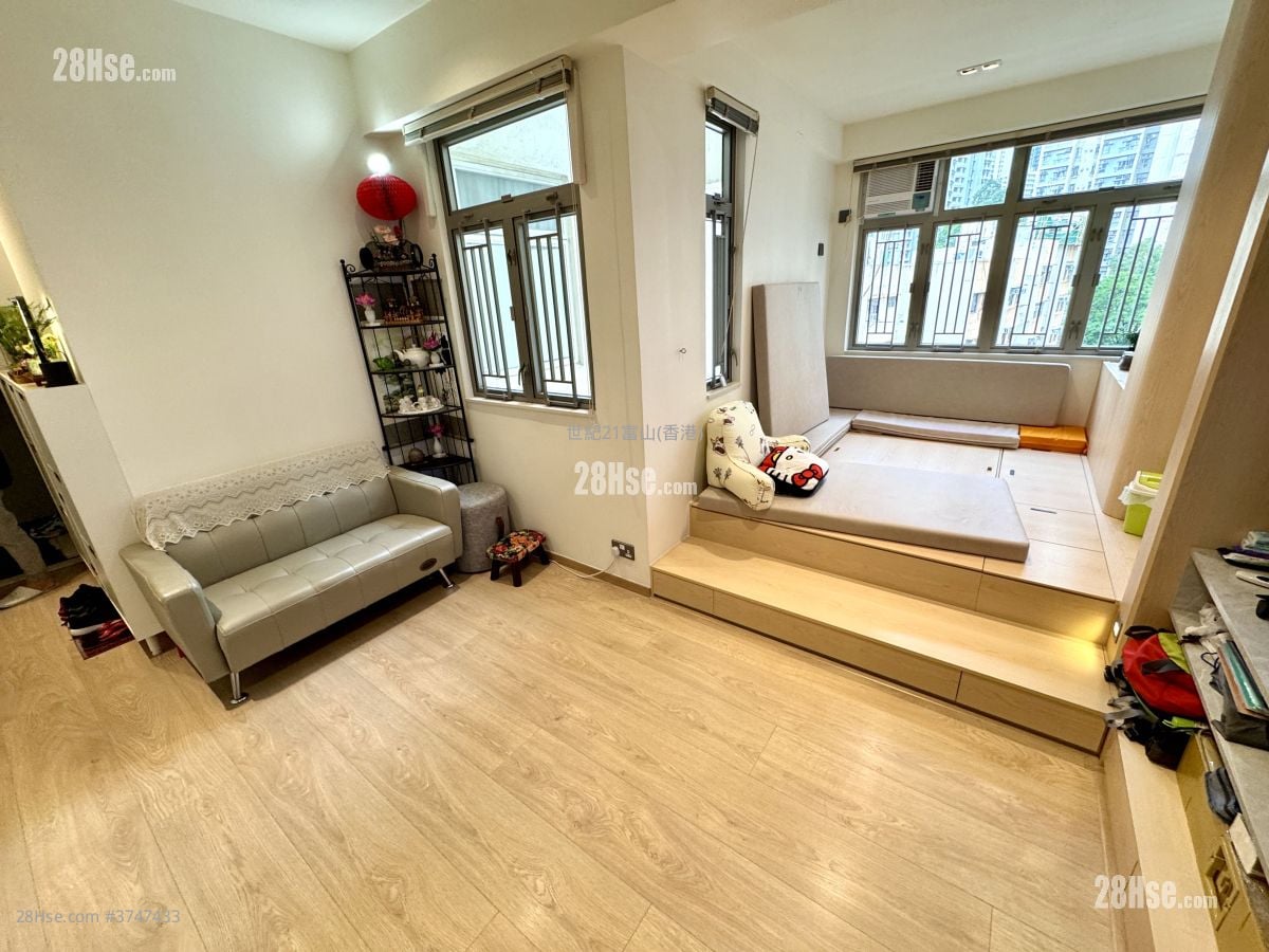 Che Cheung Building Sell 2 Bedrooms , 1 Bathroom