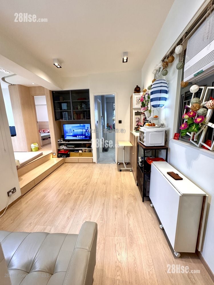 Che Cheung Building Sell 2 Bedrooms , 1 Bathroom