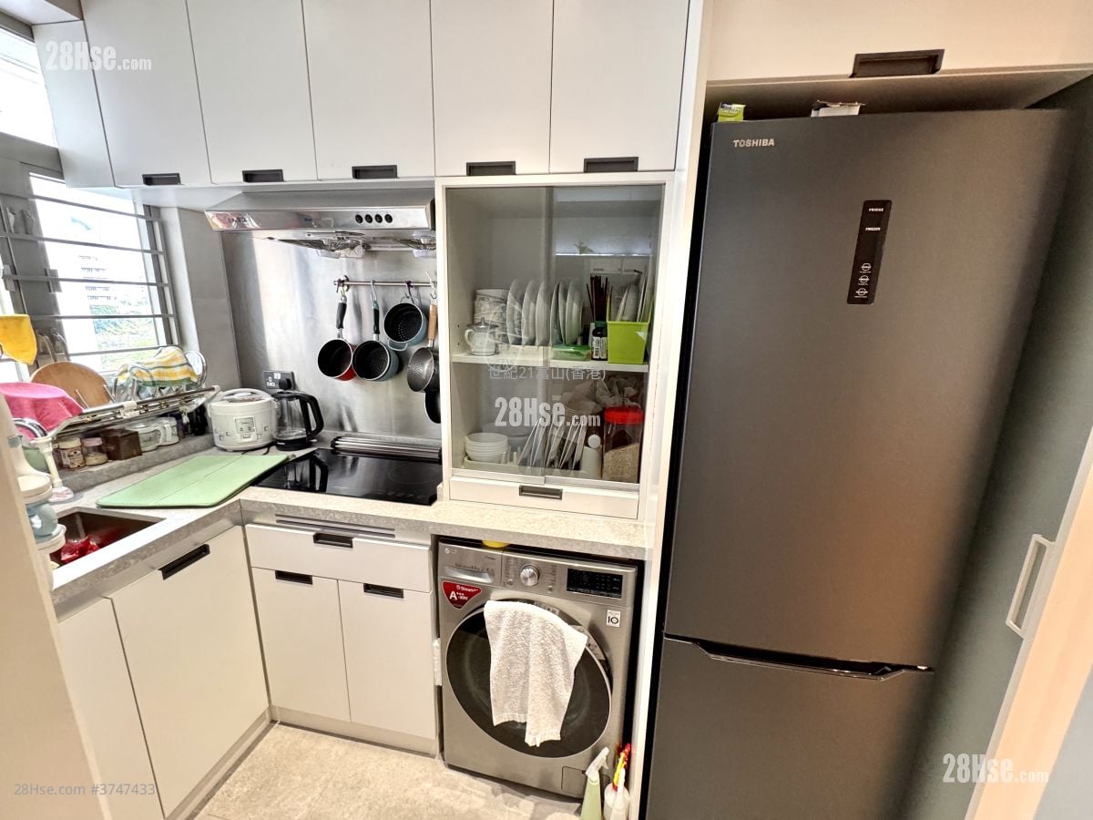 Che Cheung Building Sell 2 Bedrooms , 1 Bathroom