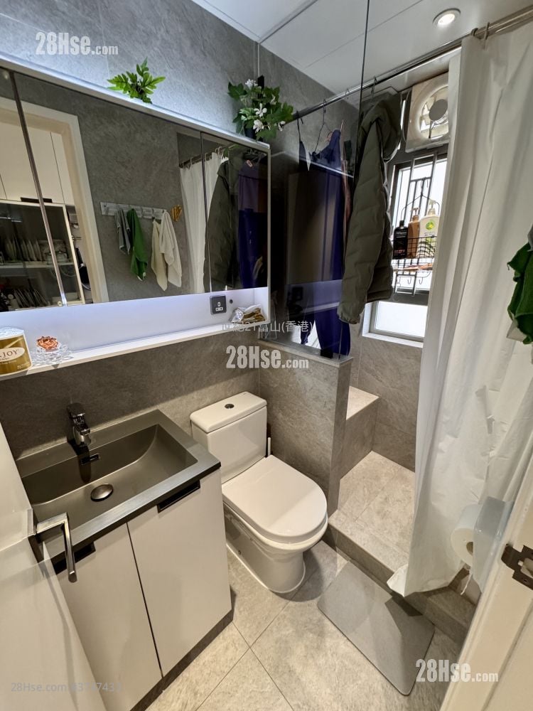 Che Cheung Building Sell 2 Bedrooms , 1 Bathroom