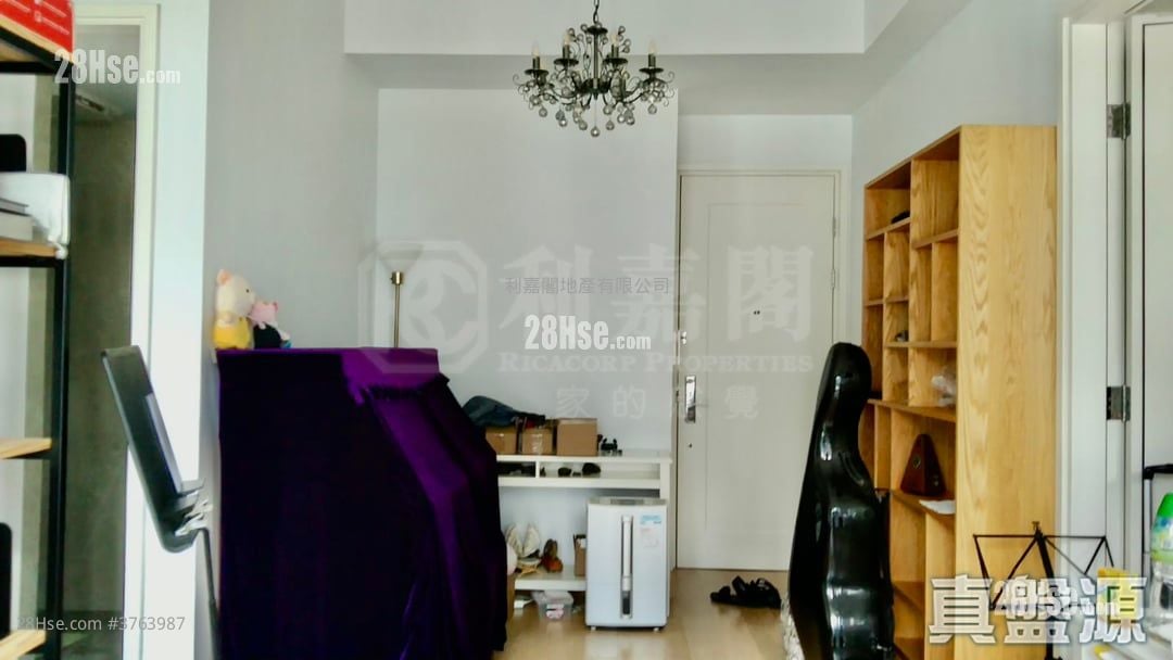 Capri Sell 1 Bedroom , 1 Bathroom 404 ft²