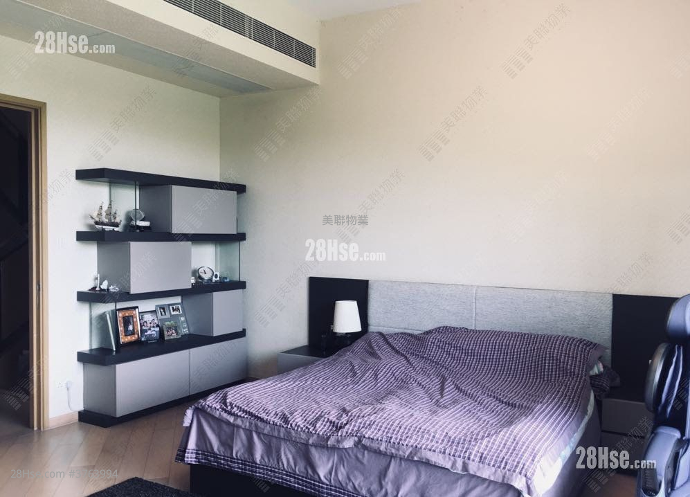 The Woodsville Sell 4 Bedrooms , 5+ Bathrooms 2,439 ft²