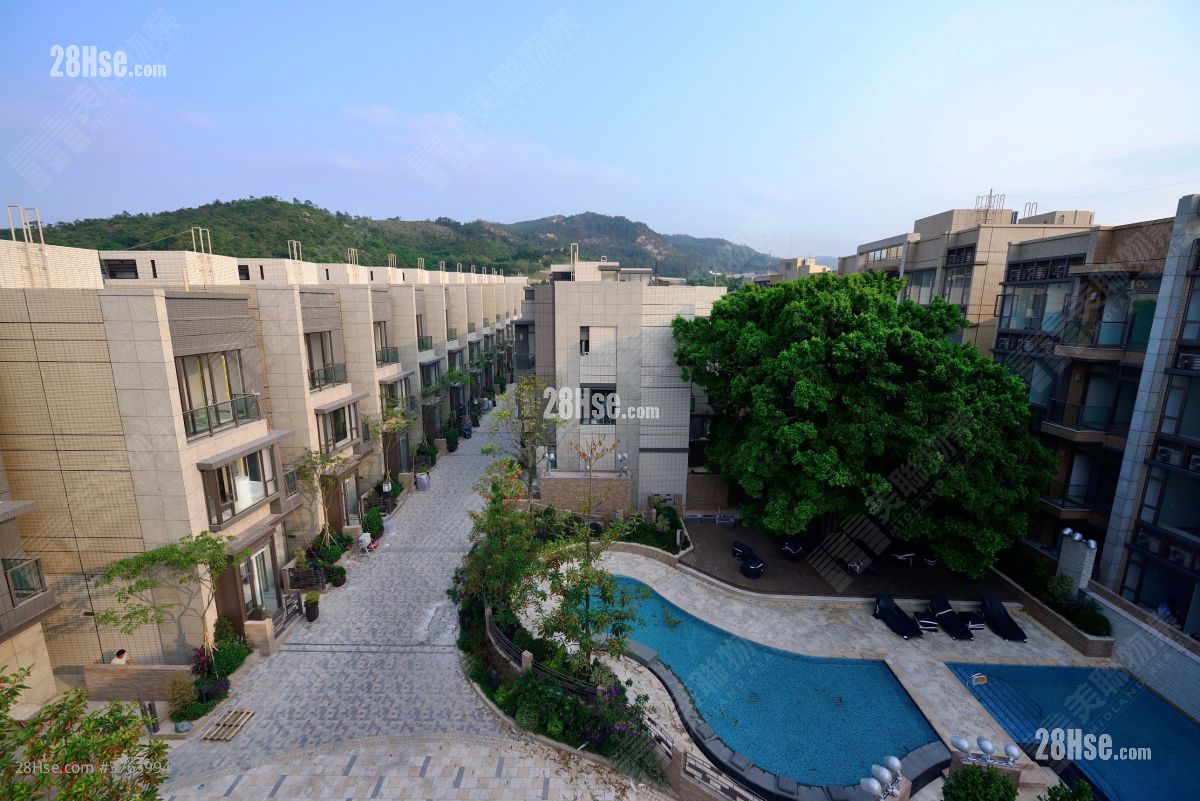 The Woodsville Sell 4 Bedrooms , 5+ Bathrooms 2,439 ft²