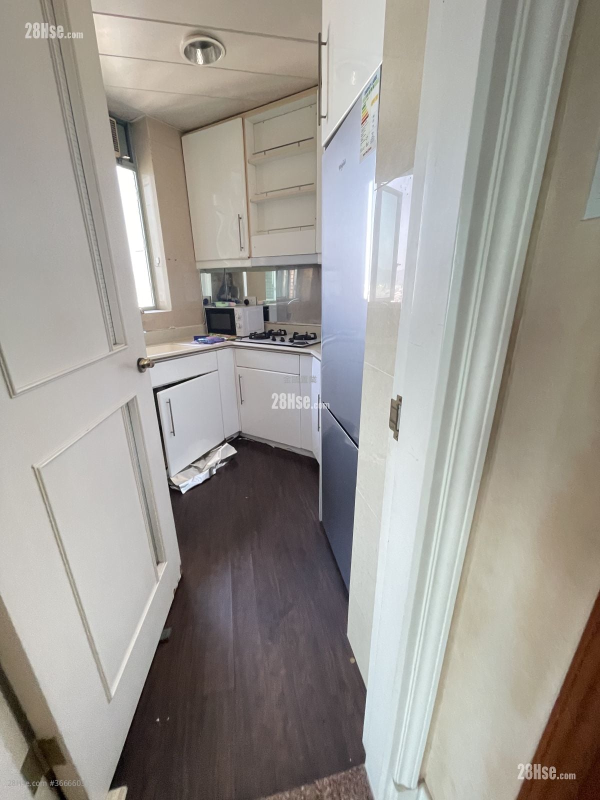 The Victoria Towers Rental 494 ft²