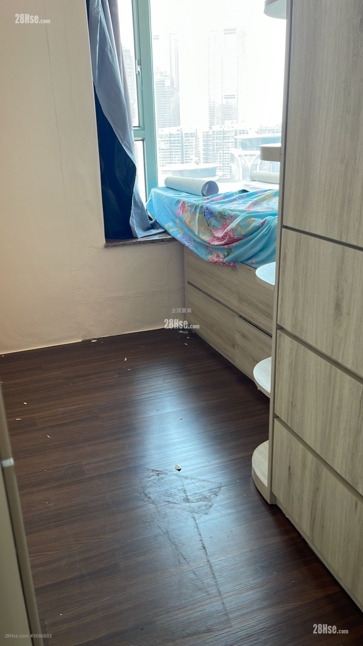 The Victoria Towers Rental 494 ft²