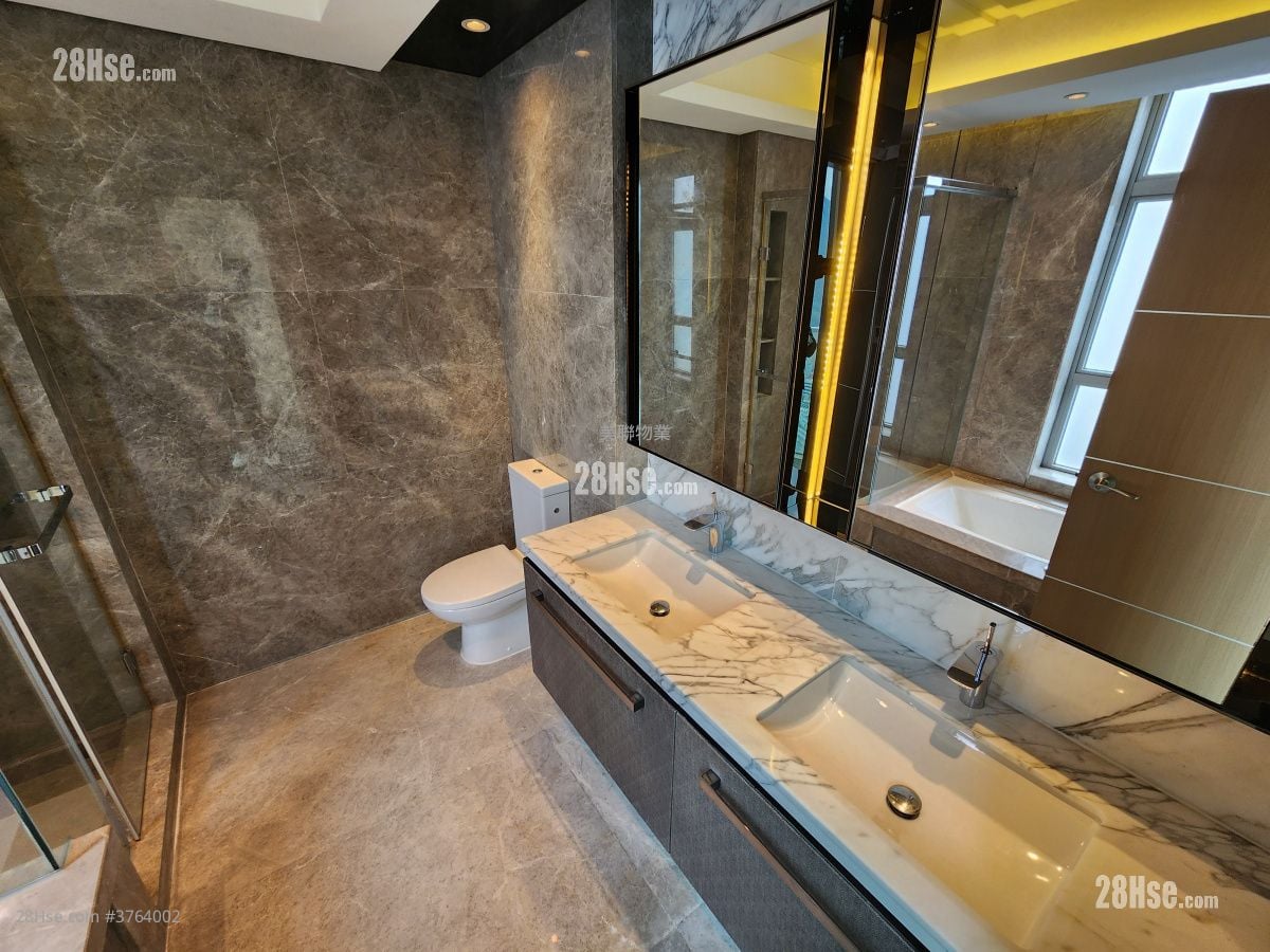 浴室: 溱岸8号 售盘 5+ 房 , 5+ 浴室 2,141 平方尺