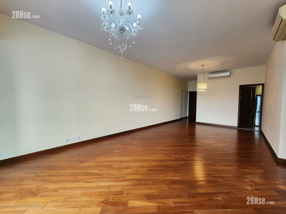 厅: 御龙山 售盘 4 房 , 4 浴室 1,444 平方尺