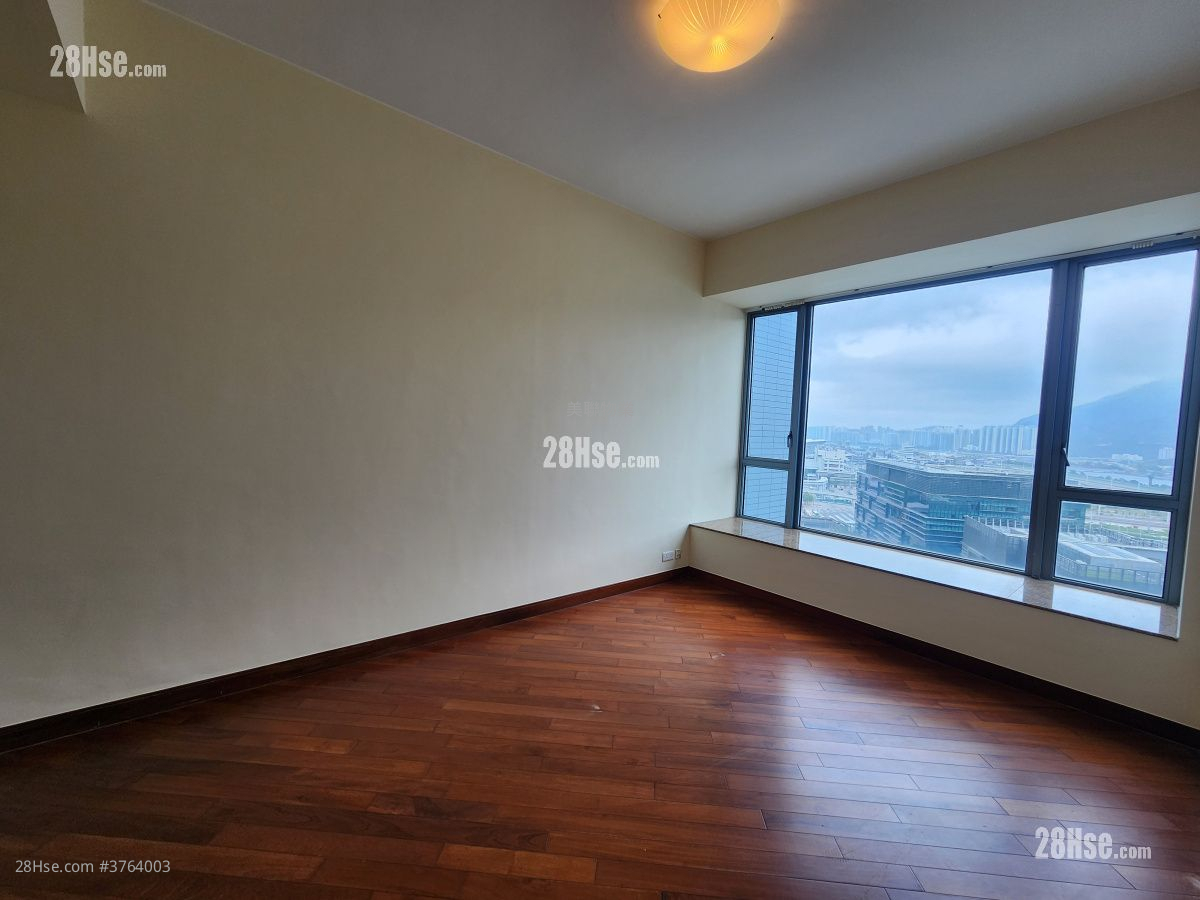 主人房: 御龙山 售盘 4 房 , 4 浴室 1,444 平方尺