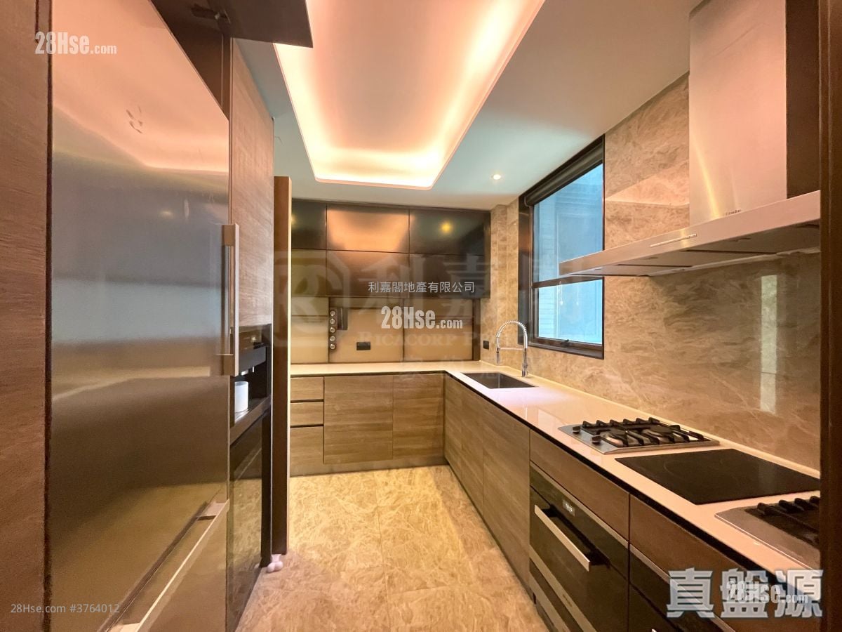 Lp10 Sell 4 Bedrooms , 3 Bathrooms 1,203 ft²