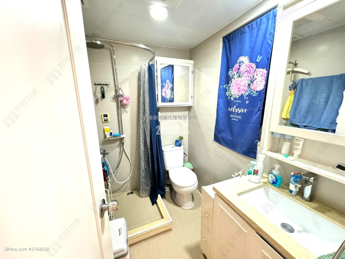 蔚蓝湾畔 售盘 3 房 , 2 浴室 763 平方尺