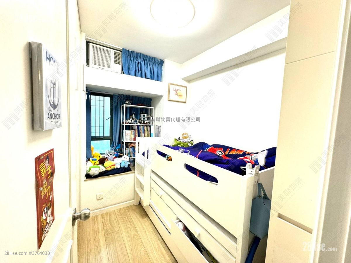 蔚蓝湾畔 售盘 3 房 , 2 浴室 763 平方尺