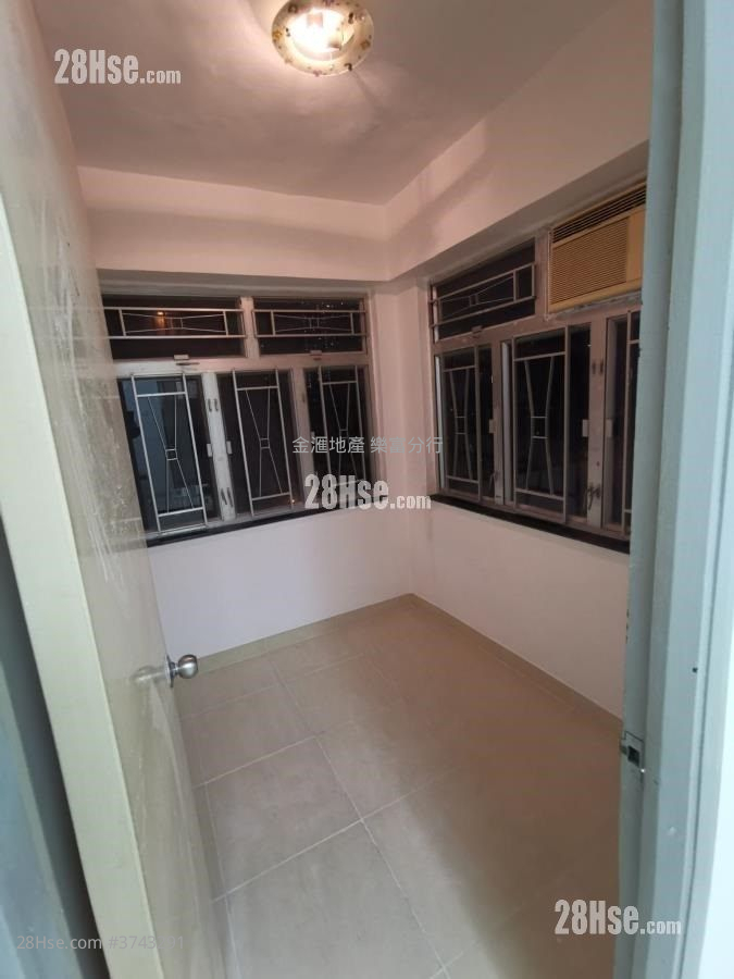 Tsui Fung Building Sell 2 Bedrooms , 1 Bathroom 318 ft²