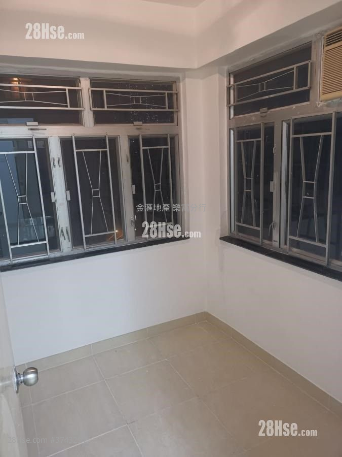 Tsui Fung Building Sell 2 Bedrooms , 1 Bathroom 318 ft²