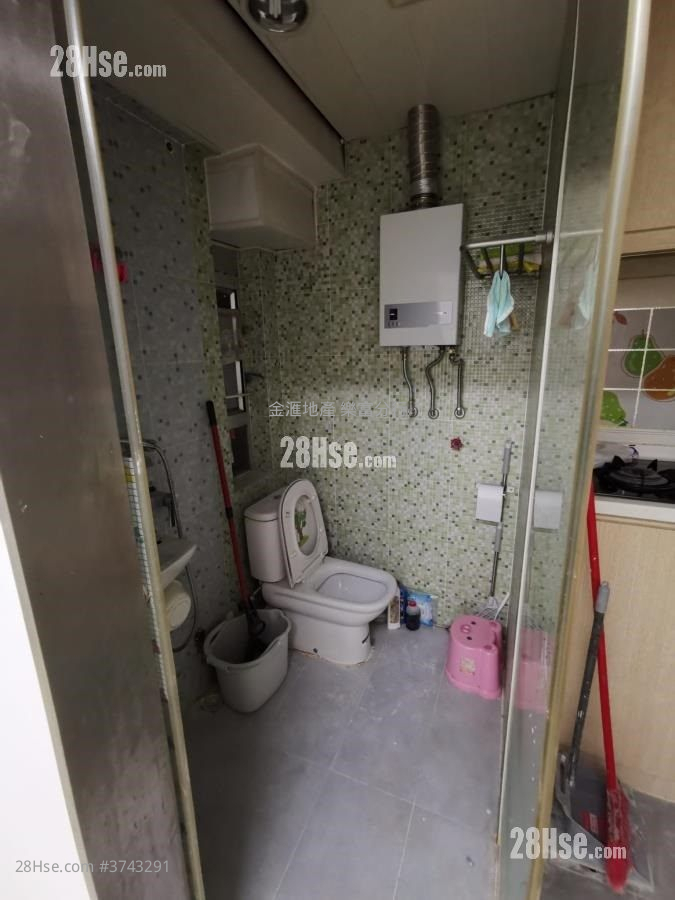 Tsui Fung Building Sell 2 Bedrooms , 1 Bathroom 318 ft²