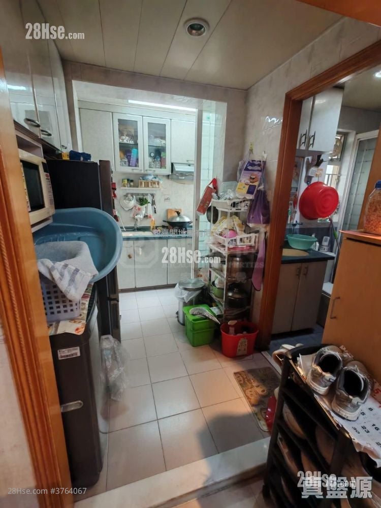 Tin Shing Court Sell 3 Bedrooms , 1 Bathroom 594 ft²