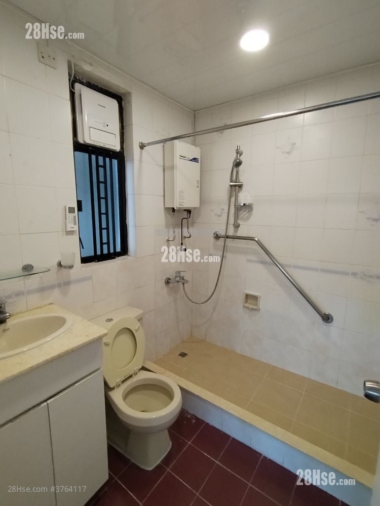 Heng Fa Chuen Sell 3 Bedrooms , 2 Bathrooms 722 ft²
