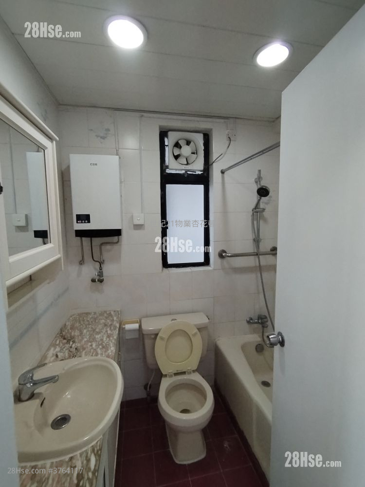 Heng Fa Chuen Sell 3 Bedrooms , 2 Bathrooms 722 ft²