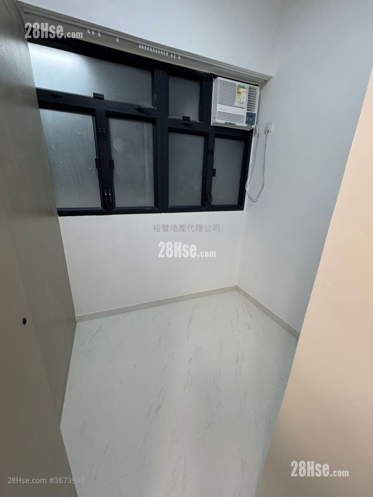 千岁大厦 租盘 2 房 250 平方尺