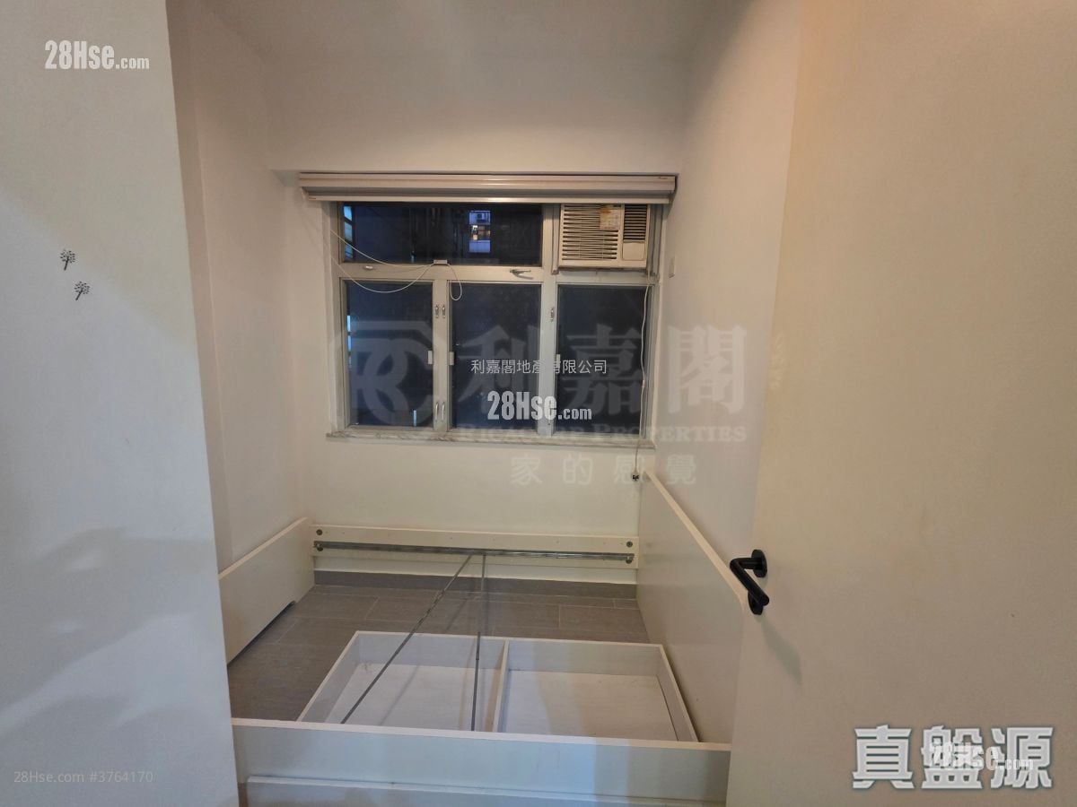 Eastland Towers Sell 2 Bedrooms , 1 Bathroom 346 ft²