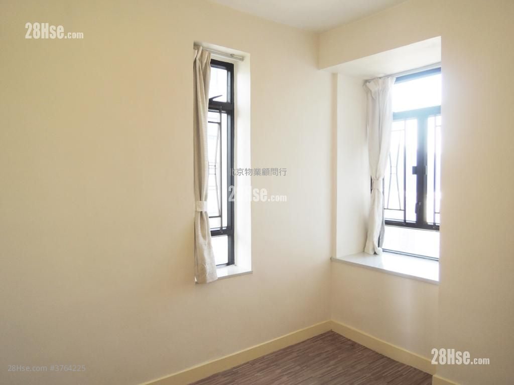 Kornhill Rental 2 Bedrooms , 1 Bathroom 524 ft²