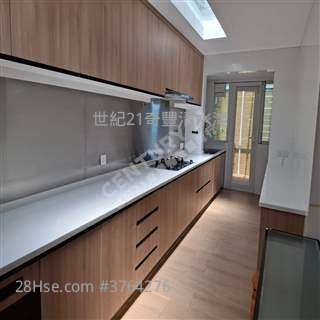 Royal Castle Sell 4 Bedrooms , 3 Bathrooms 2,925 ft²