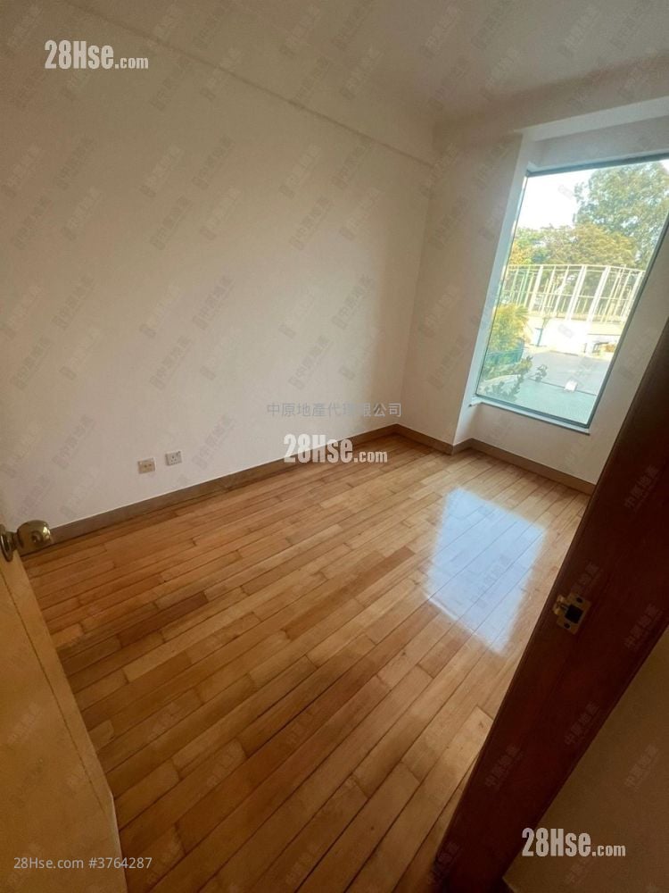 Recours La Serre Sell 3 Bedrooms , 2 Bathrooms 686 ft²