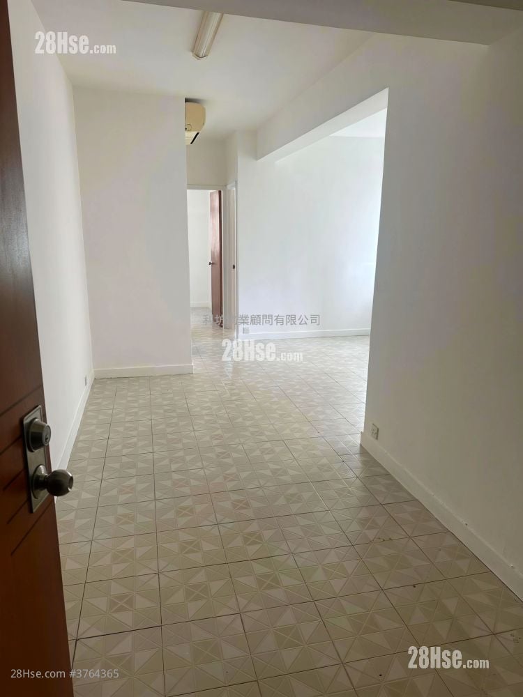 On Fai Building Sell 2 Bedrooms , 1 Bathroom 461 ft²